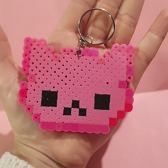 Cute cat perler bead figure - Picture 2 of 2
